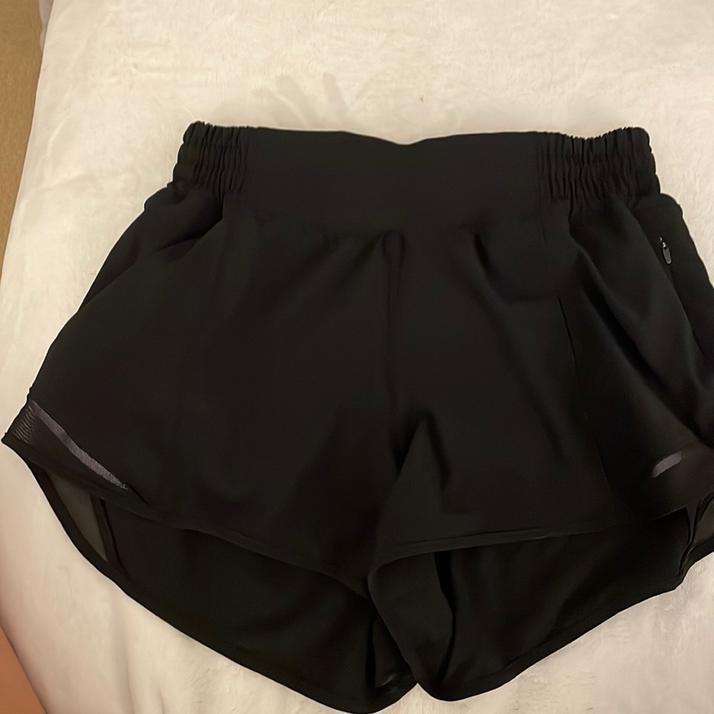 Lululemon hotty hot high rise lined shorts, 2.5”